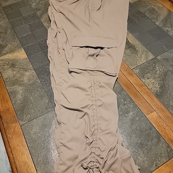 Lululemon Dance Studio Relaxed Fit Mid-Rise Cargo Pants TAUPETASTIC Sz XL - Picture 7 of 13